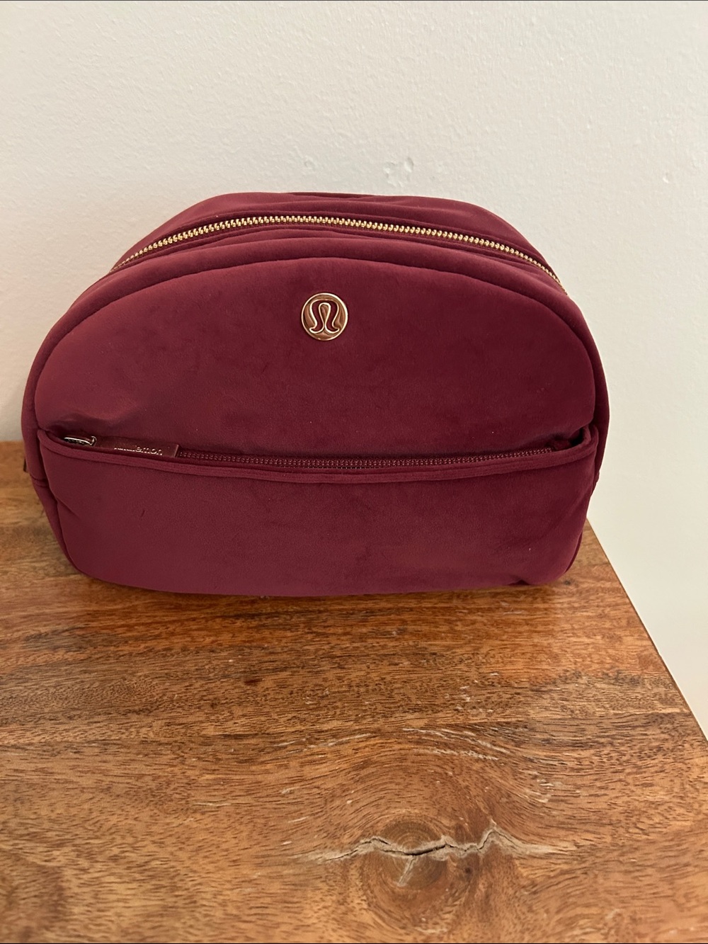 Lululemon Go Getter Pouch 2L Velour. Wine Berry/Gold